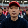 中年男性球迷用户头像，在体育场看台观看比赛